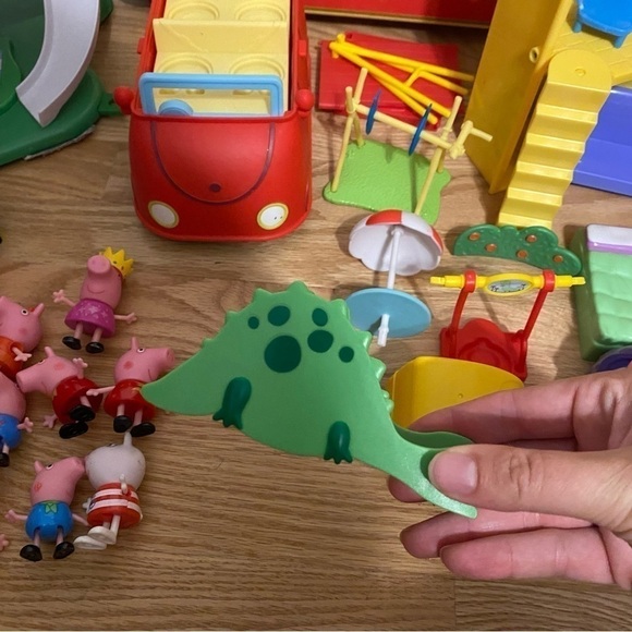Peppa Pig HUGE Playset Lot Figures Camper Van Peek N Surprise Fold House Car - Picture 11 of 11